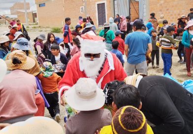 La Navidad llegó a los distritos del municipio de El Alto con regalos y muchas sonrisas