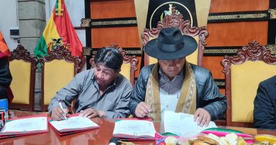 Gobernación y Huatajata cierran convenio para un moderno Complejo Turístico en Soncachi Chico