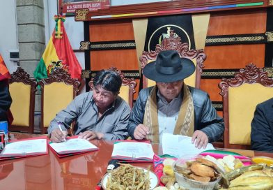 Gobernación y Huatajata cierran convenio para un moderno Complejo Turístico en Soncachi Chico