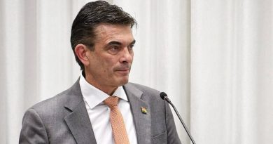 Paz promulga ley que elimina el ITF y que restituye el 100% del crédito fiscal en combustibles